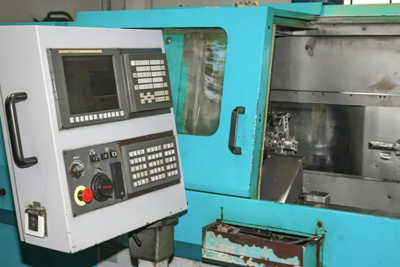 Máquina industrial montada sobre base