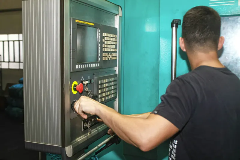Operador em máquina