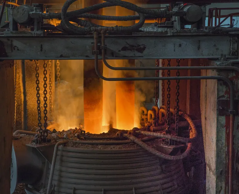 Metal aquecido em forno